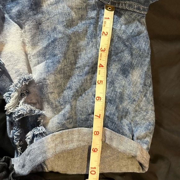 V.I.P. Blue Jean Ripped Shorts Size 23/24 - Picture 4 of 5